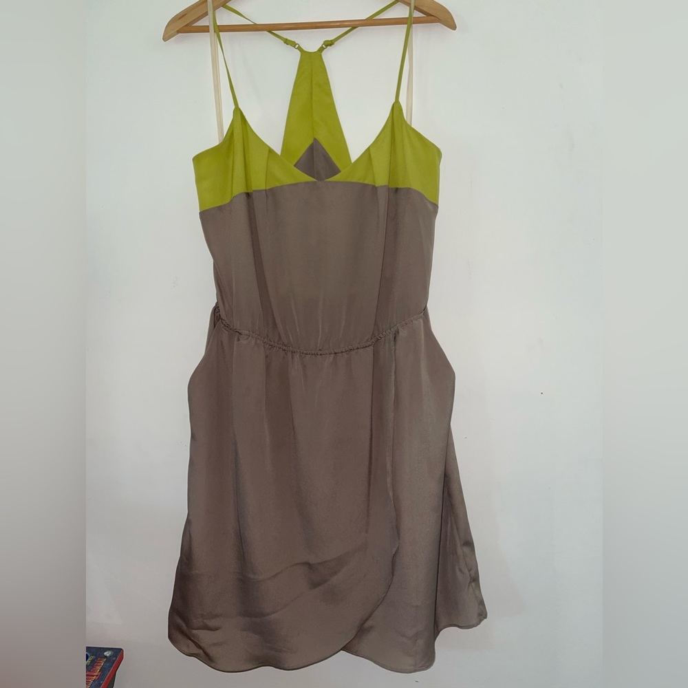 BCBG gray & lime green lightweight dress with POCKETS! Size LARGE